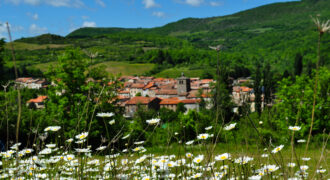 MAISON DE VILLAGE A RENOVER