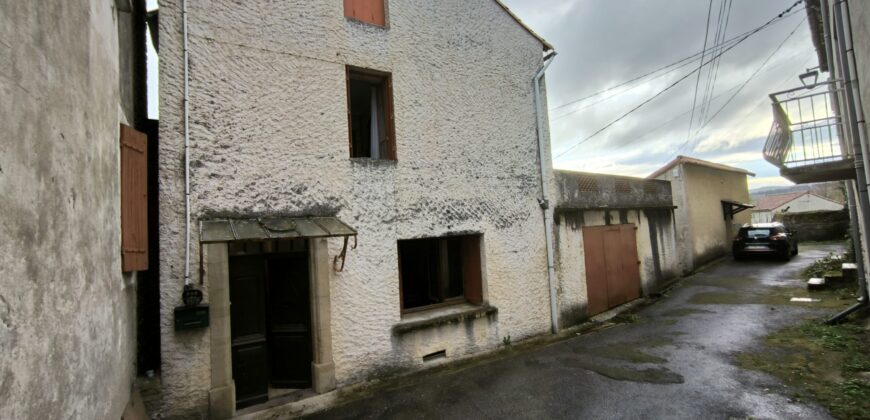 MAISON DE VILLAGE A RENOVER