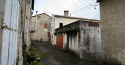 MAISON DE VILLAGE A RENOVER