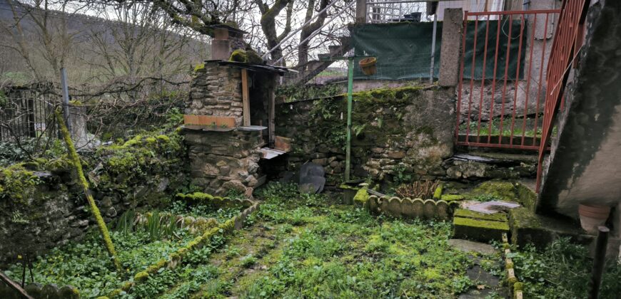 MAISON DE VILLAGE A RENOVER