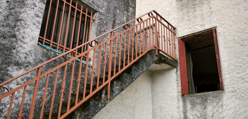 MAISON DE VILLAGE A RENOVER